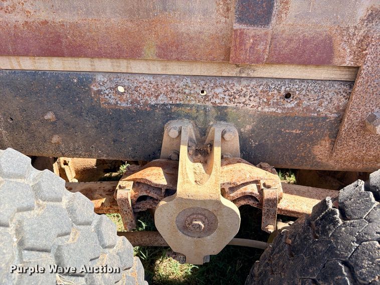 image for item FB8277 1985 Freightliner FLC12054T dump truck