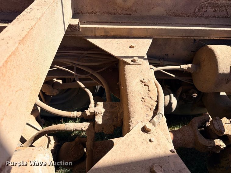 image for item FB8277 1985 Freightliner FLC12054T dump truck