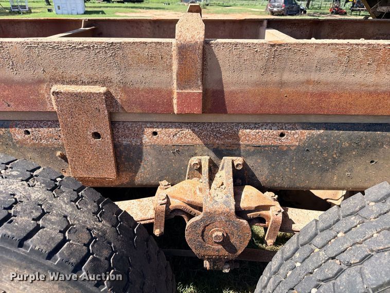 image for item FB8277 1985 Freightliner FLC12054T dump truck