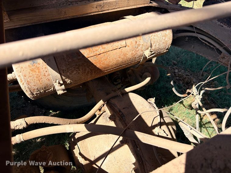 image for item FB8277 1985 Freightliner FLC12054T dump truck