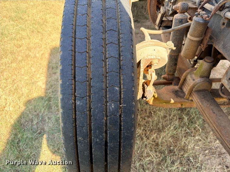 image for item FB8277 1985 Freightliner FLC12054T dump truck