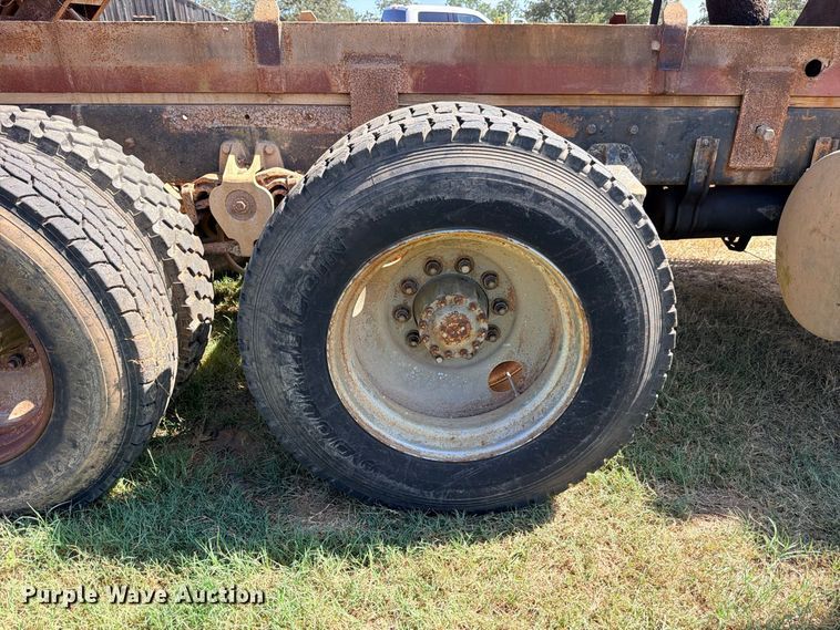 image for item FB8277 1985 Freightliner FLC12054T dump truck
