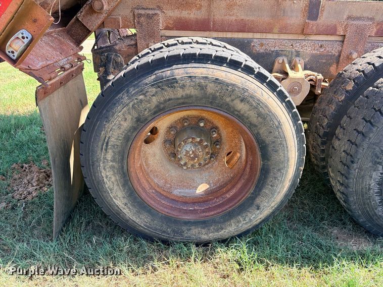 image for item FB8277 1985 Freightliner FLC12054T dump truck