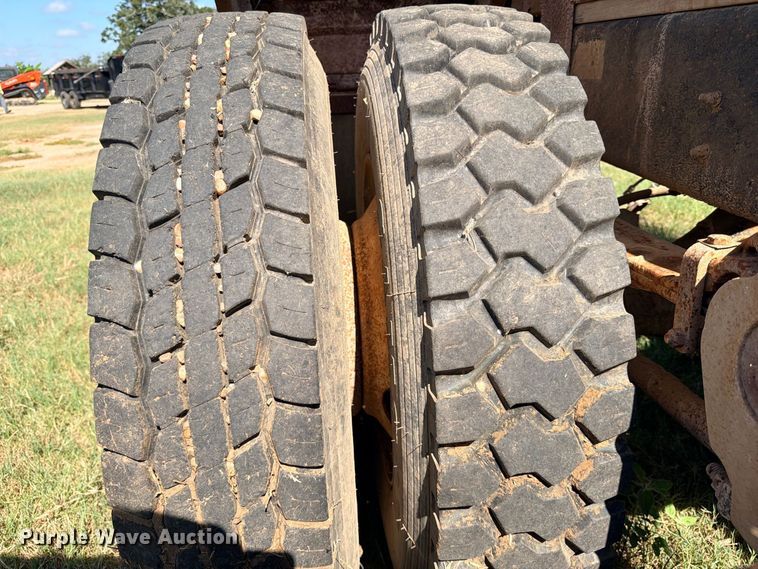 image for item FB8277 1985 Freightliner FLC12054T dump truck