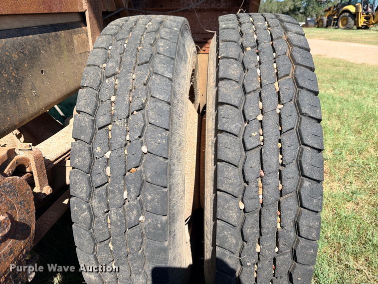 image for item FB8277 1985 Freightliner FLC12054T dump truck