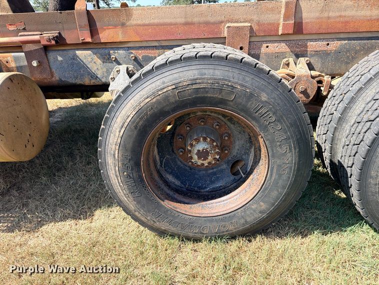 image for item FB8277 1985 Freightliner FLC12054T dump truck