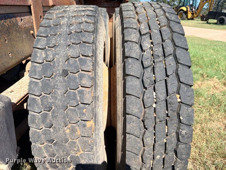 image for item FB8277 1985 Freightliner FLC12054T dump truck