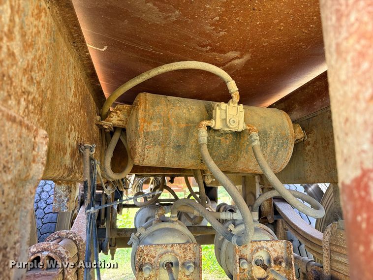 image for item FB8280 1990 Palmer Machine Works tank trailer