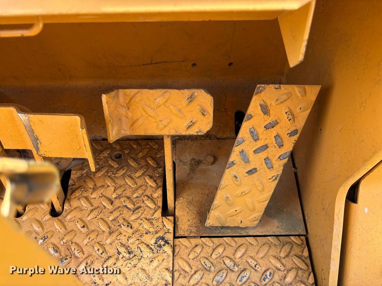 image for item FC1956 1981 Case 1150C track loader