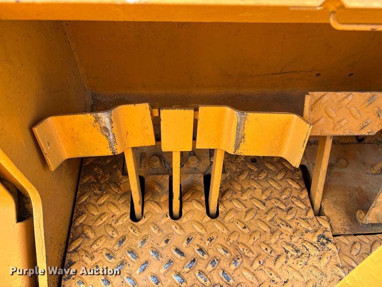 image for item FC1956 1981 Case 1150C track loader