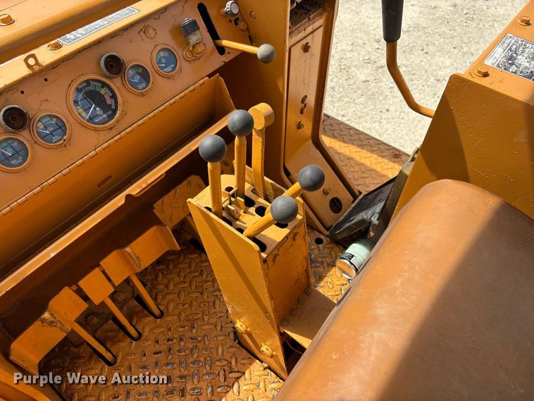 image for item FC1956 1981 Case 1150C track loader