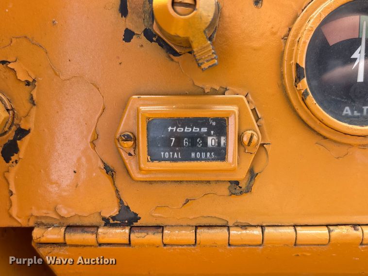 image for item FC1956 1981 Case 1150C track loader
