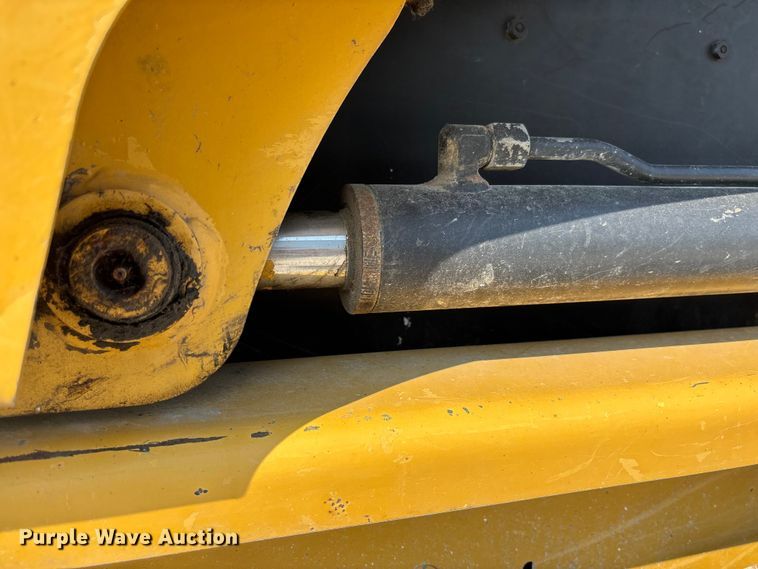 image for item FC1958 2001 Caterpillar 248 skid steer loader