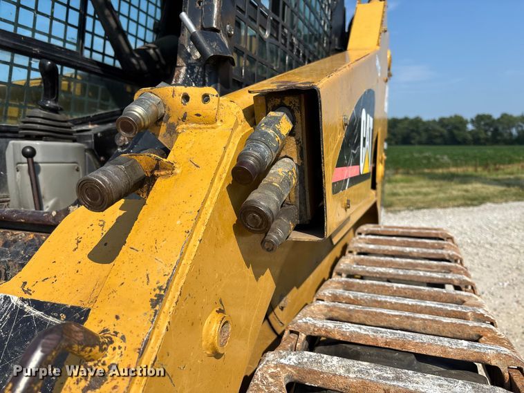 image for item FC1958 2001 Caterpillar 248 skid steer loader