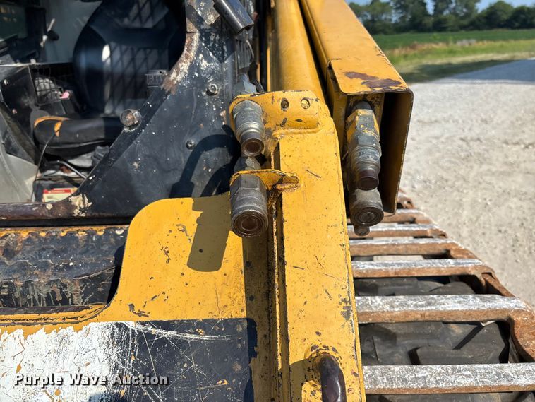 image for item FC1958 2001 Caterpillar 248 skid steer loader
