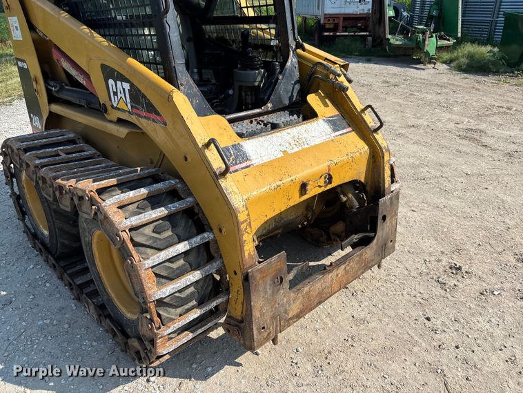 image for item FC1958 2001 Caterpillar 248 skid steer loader