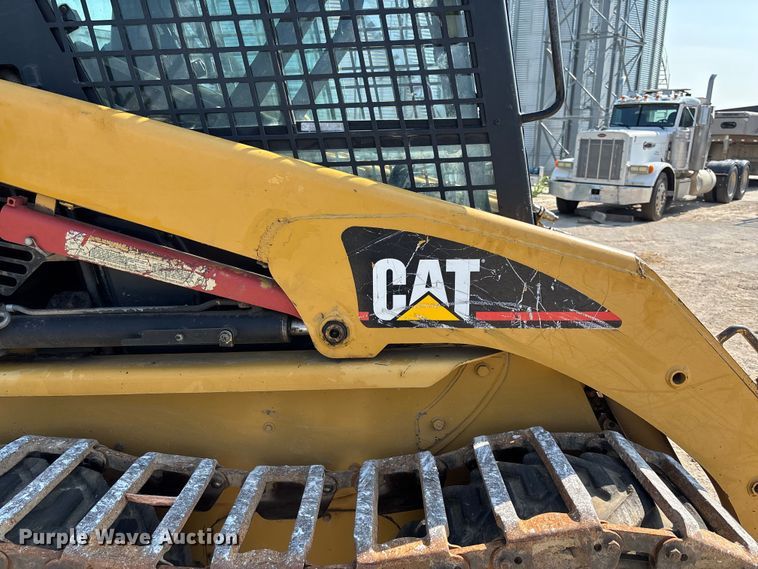 image for item FC1958 2001 Caterpillar 248 skid steer loader