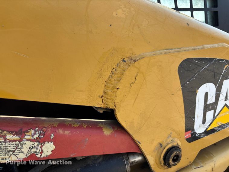 image for item FC1958 2001 Caterpillar 248 skid steer loader