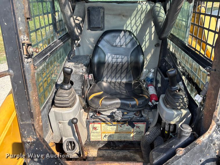 image for item FC1958 2001 Caterpillar 248 skid steer loader