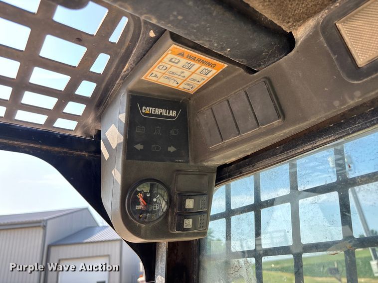 image for item FC1958 2001 Caterpillar 248 skid steer loader