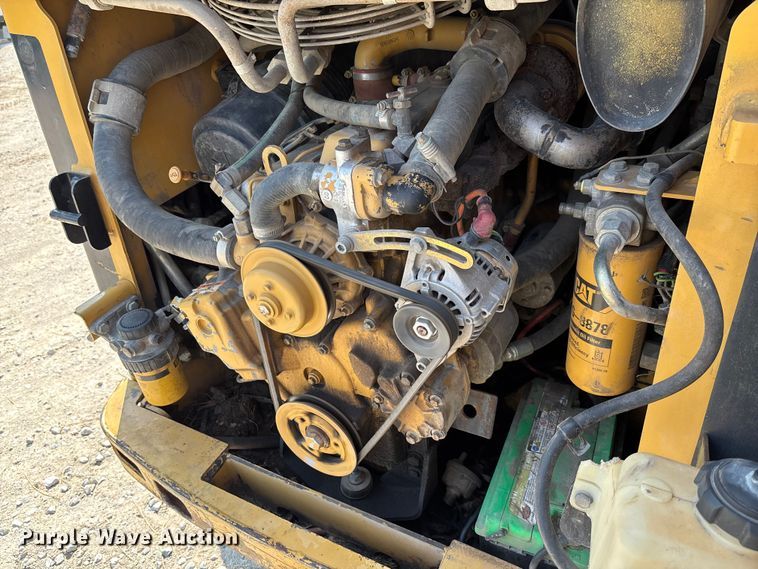 image for item FC1958 2001 Caterpillar 248 skid steer loader