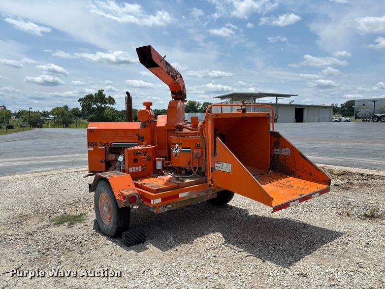 image for item FC1978 Vermeer 1250 wood chipper