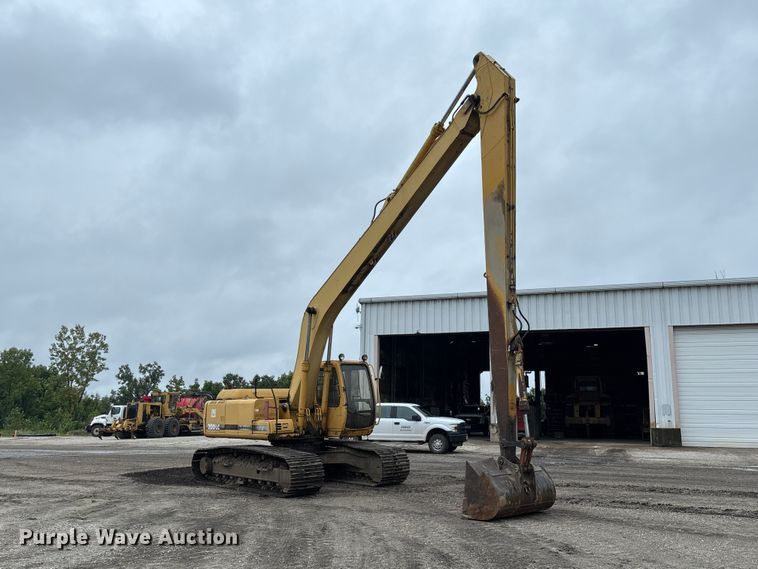 image for item FC1986 1998 John Deere 200LC long reach excavator