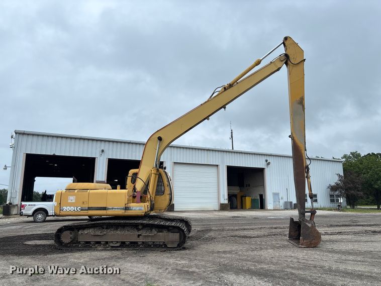 image for item FC1986 1998 John Deere 200LC long reach excavator
