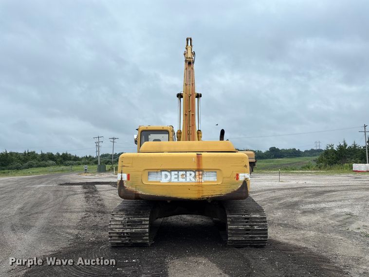 image for item FC1986 1998 John Deere 200LC long reach excavator