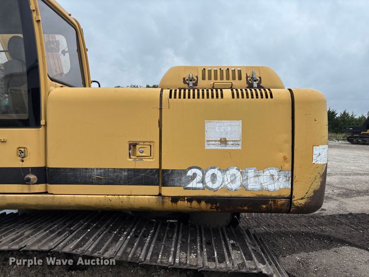 image for item FC1986 1998 John Deere 200LC long reach excavator