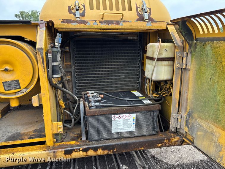 image for item FC1986 1998 John Deere 200LC long reach excavator