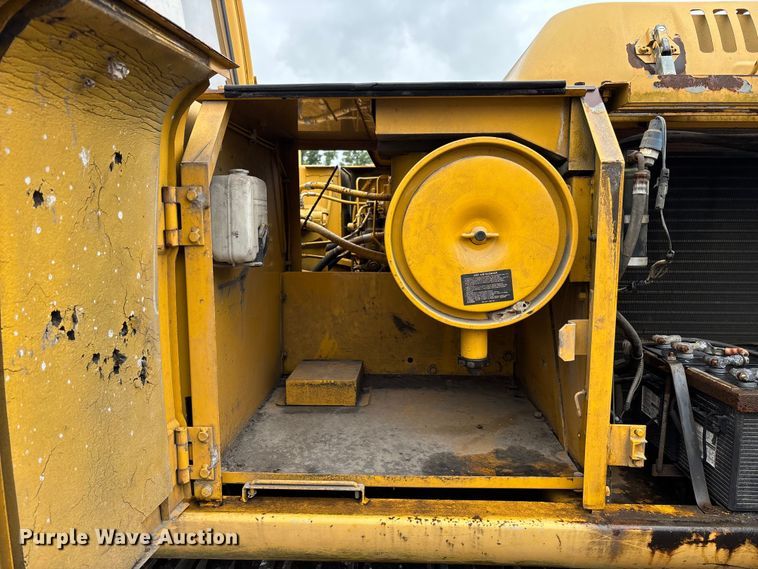 image for item FC1986 1998 John Deere 200LC long reach excavator