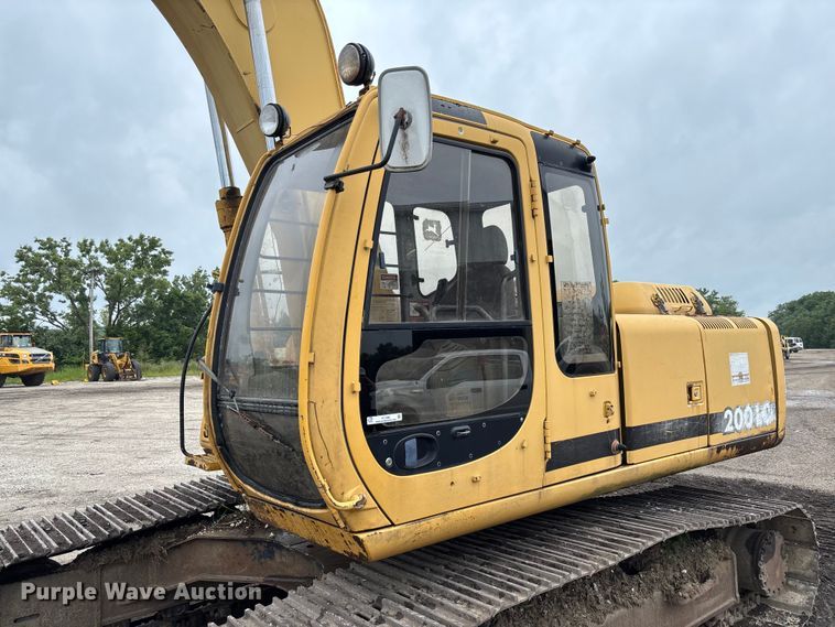 image for item FC1986 1998 John Deere 200LC long reach excavator