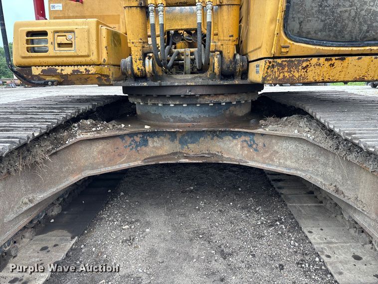 image for item FC1986 1998 John Deere 200LC long reach excavator