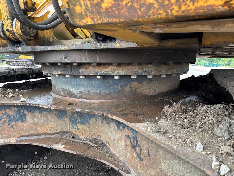 image for item FC1986 1998 John Deere 200LC long reach excavator
