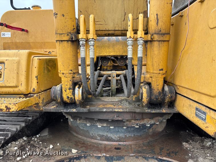image for item FC1986 1998 John Deere 200LC long reach excavator