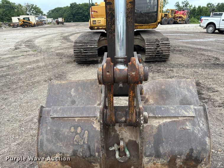 image for item FC1986 1998 John Deere 200LC long reach excavator
