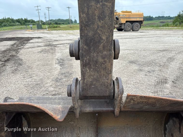 image for item FC1986 1998 John Deere 200LC long reach excavator
