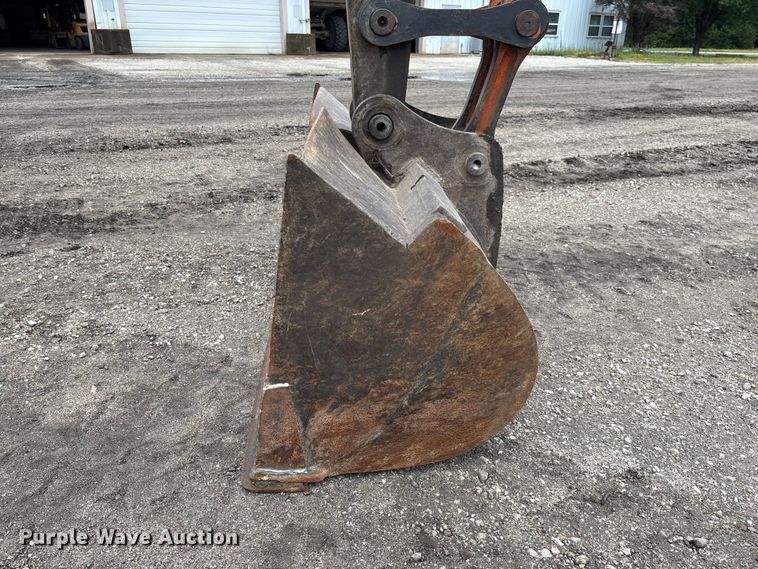 image for item FC1986 1998 John Deere 200LC long reach excavator