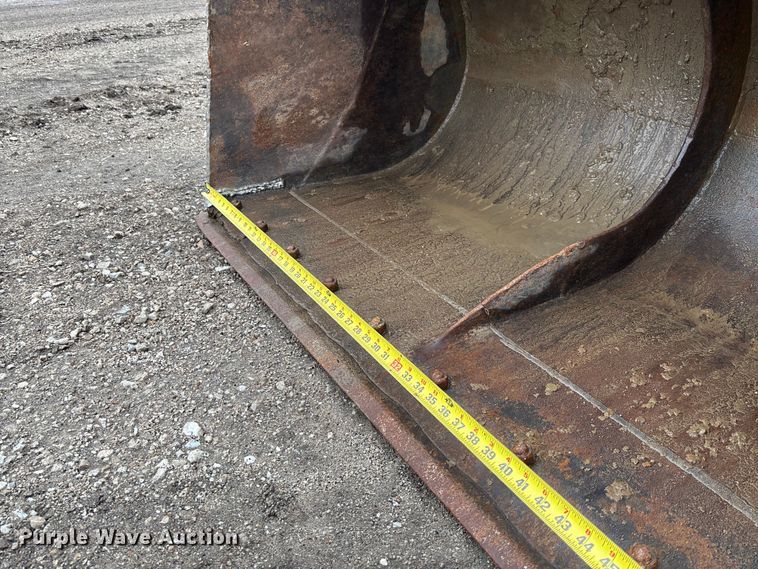 image for item FC1986 1998 John Deere 200LC long reach excavator