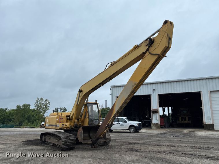 image for item FC1986 1998 John Deere 200LC long reach excavator