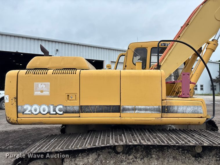 image for item FC1986 1998 John Deere 200LC long reach excavator