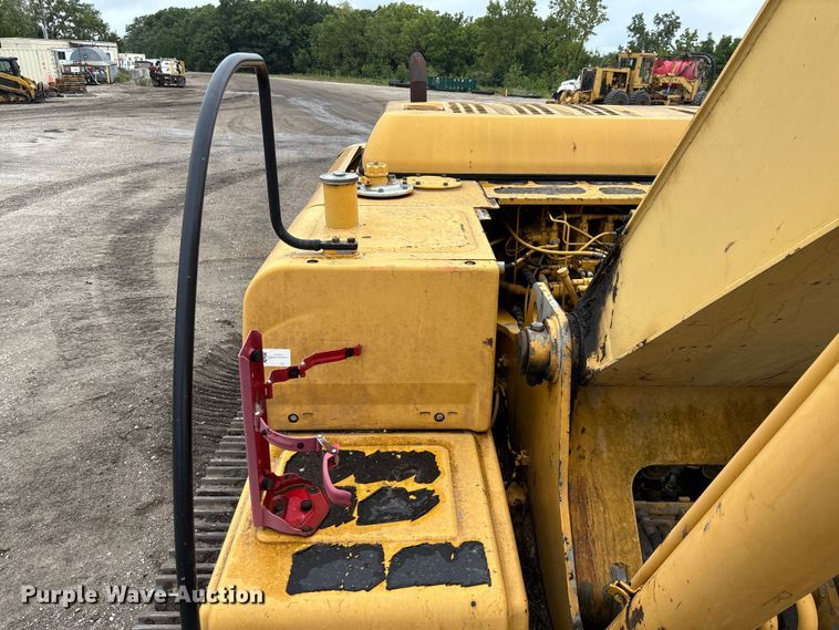 image for item FC1986 1998 John Deere 200LC long reach excavator