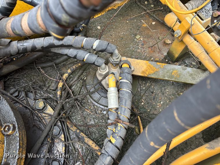 image for item FC1986 1998 John Deere 200LC long reach excavator