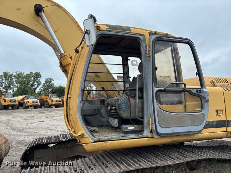 image for item FC1986 1998 John Deere 200LC long reach excavator