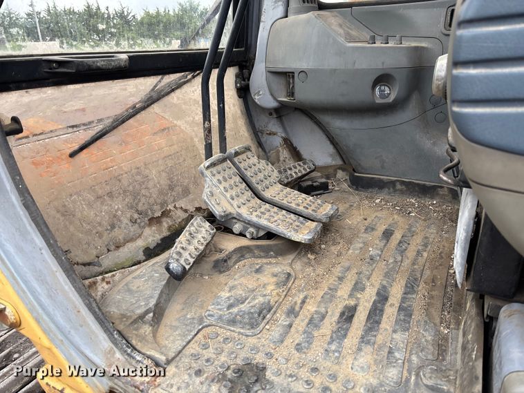 image for item FC1986 1998 John Deere 200LC long reach excavator