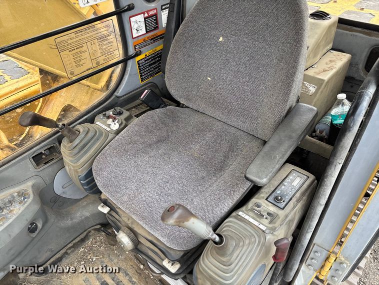 image for item FC1986 1998 John Deere 200LC long reach excavator