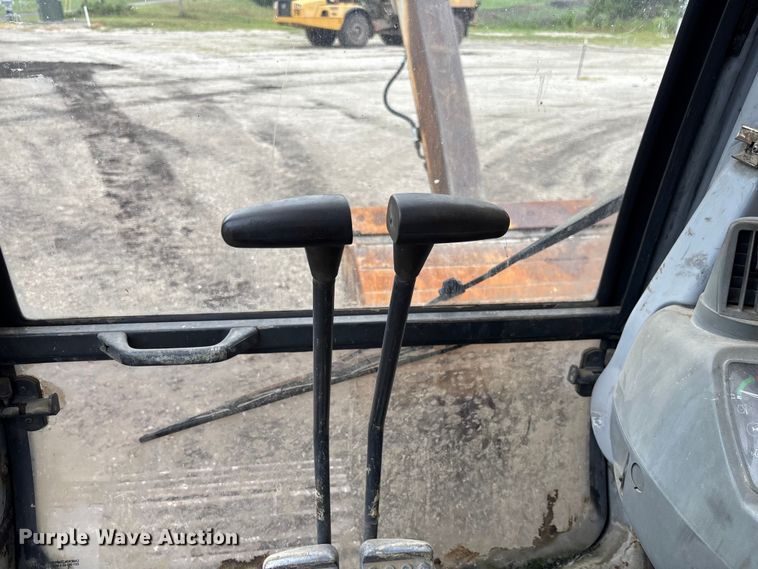 image for item FC1986 1998 John Deere 200LC long reach excavator