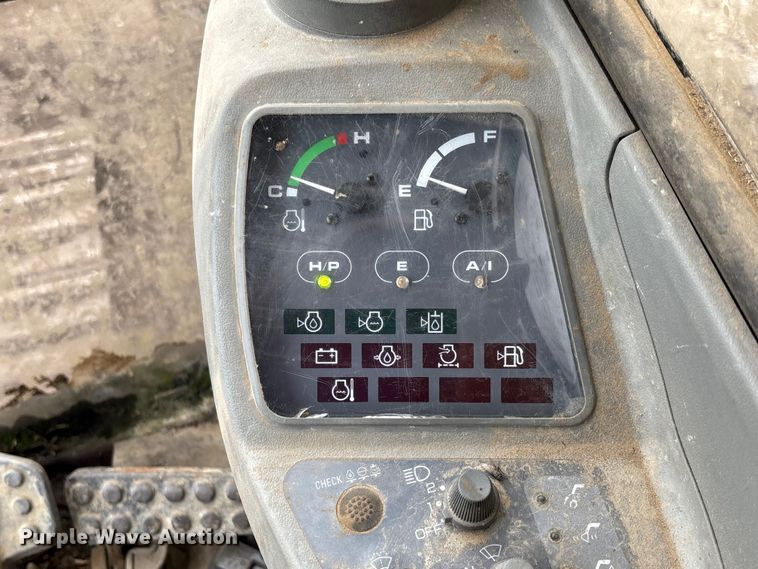 image for item FC1986 1998 John Deere 200LC long reach excavator