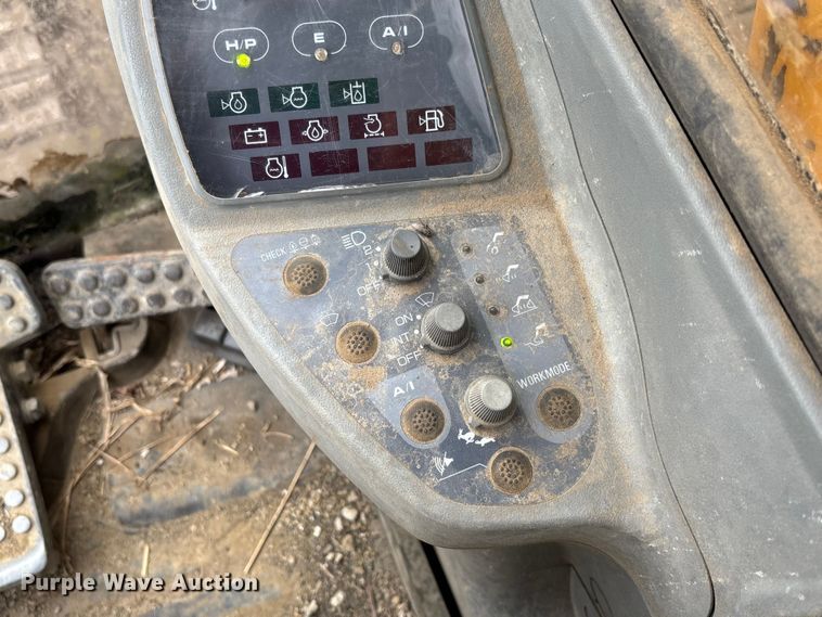 image for item FC1986 1998 John Deere 200LC long reach excavator